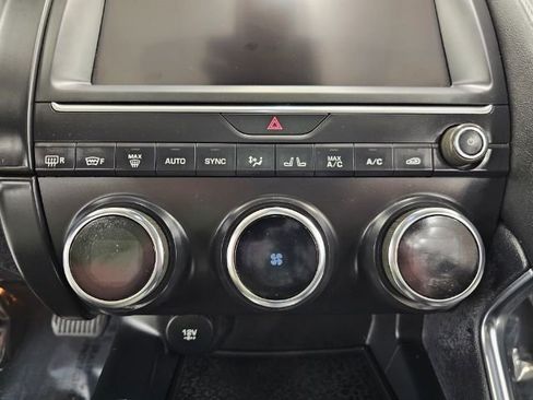 Used 2020 Jaguar E-PACE SE image 17