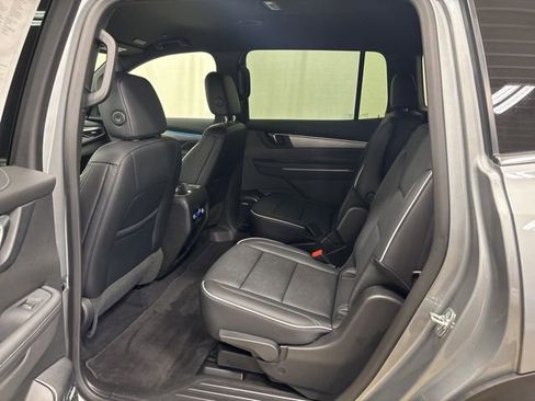 Used 2025 Buick Enclave Preferred image 17