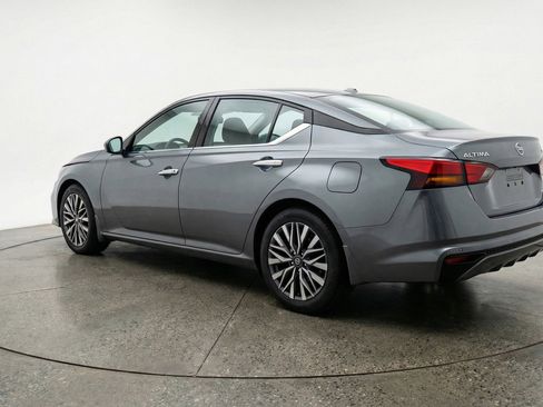 Used 2025 Nissan Altima 2.5 SV image 6
