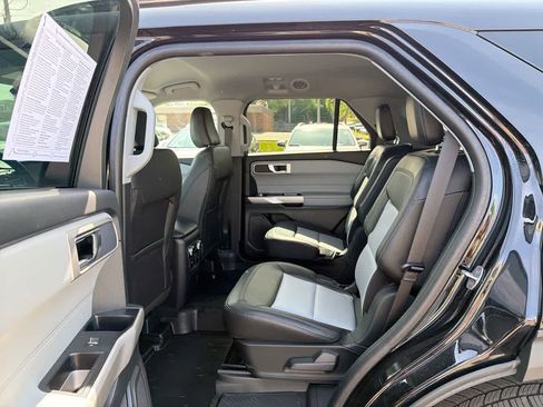 Used 2024 Ford Explorer XLT w/ Equipment Group 202A AWD/4WD image 24