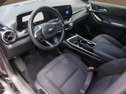 Used 2025 Chevrolet Equinox LT FWD image 10