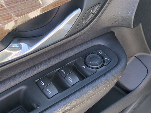 Used 2018 GMC Terrain SLE FWD image 13