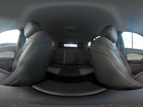 Used 2025 Chevrolet Trax LT image 42