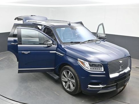 Used 2018 Lincoln Navigator Reserve w/ Technology Package AWD/4WD image 56