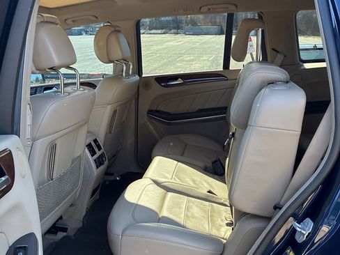 Used 2015 Mercedes-Benz GL 550 4MATIC image 16