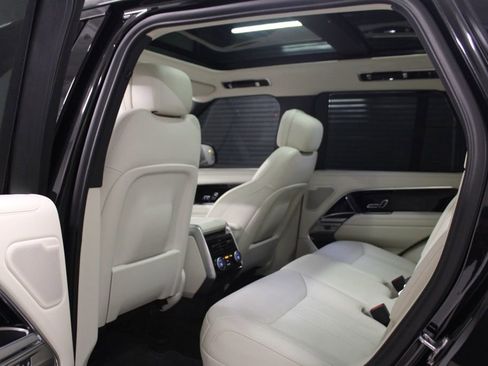 Certified 2025 Land Rover Range Rover SE AWD/4WD image 34