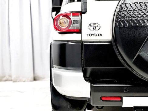 Used 2014 Toyota FJ Cruiser 4WD image 14