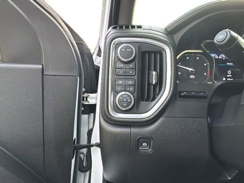 Used 2023 GMC Sierra 2500 Denali w/ Denali Ultimate Package AWD/4WD image 16
