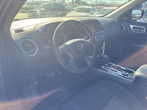 Used 2019 Nissan Pathfinder SV image 14