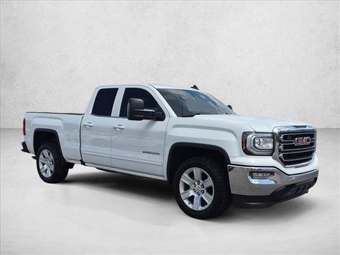 Used 2017 GMC Sierra 1500 SLE w/ SLE Value Package AWD/4WD image 3