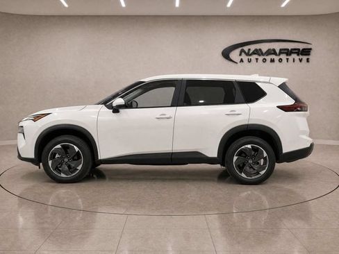 Used 2024 Nissan Rogue SV FWD image 4