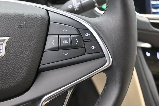 Used 2017 Cadillac XT5 Luxury w/ Driver Awareness Package AWD/4WD image 27