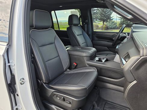 Used 2023 GMC Yukon XL SLT w/ SLT Luxury Package AWD/4WD image 28