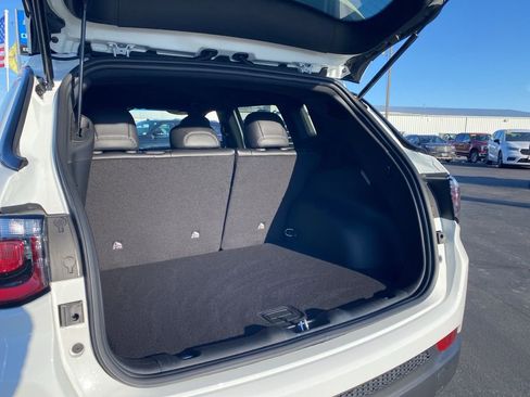 New 2026 Jeep Compass Latitude image 10