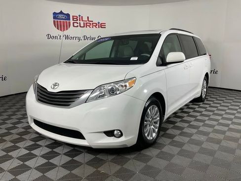 Used 2014 Toyota Sienna XLE image 7