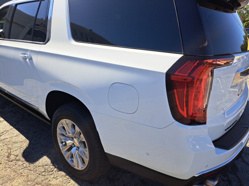 Used 2023 GMC Yukon XL Denali w/ Advanced Technology Package AWD/4WD image 19
