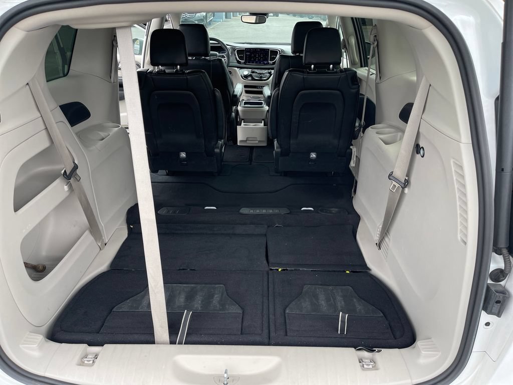 Used 2023 Chrysler Pacifica Touring-L FWD image 32