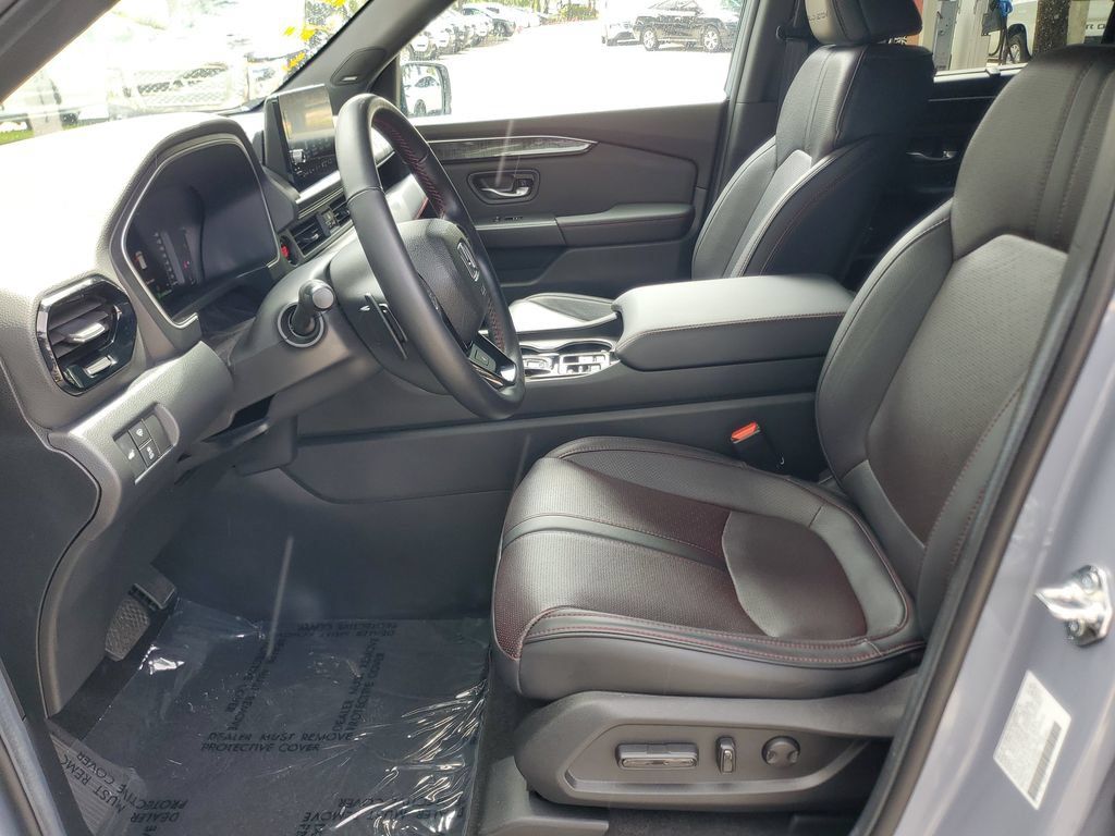 Used 2025 Honda Pilot Black Edition image 15