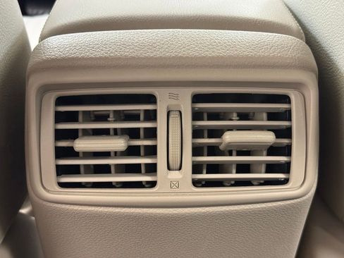Used 2016 Nissan Rogue S FWD image 19