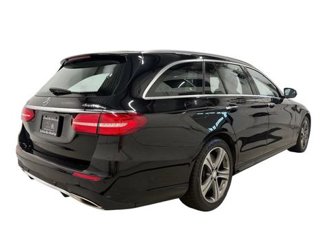 Used 2017 Mercedes-Benz E 400 4MATIC Wagon image 4