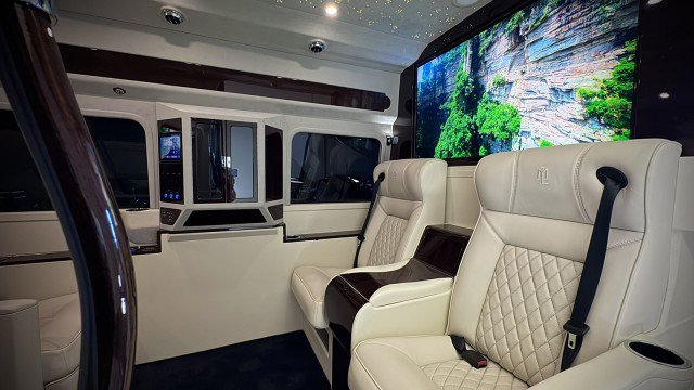 Used 2025 Mercedes-Benz Sprinter 2500 image 6