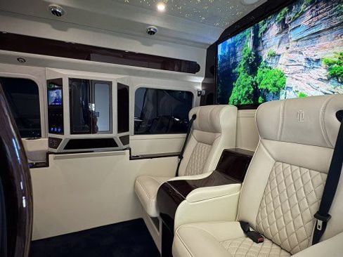 Used 2025 Mercedes-Benz Sprinter 2500 image 6