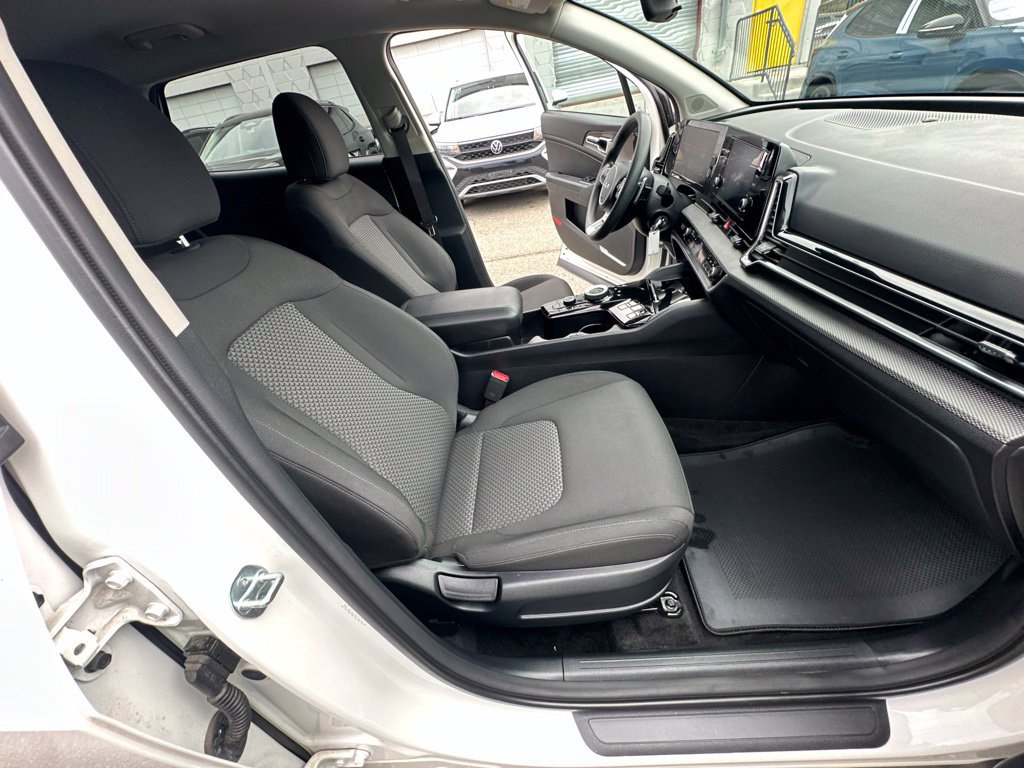 Used 2023 Kia Sportage LX AWD/4WD image 34