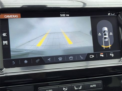 Used 2020 Land Rover Discovery HSE image 31