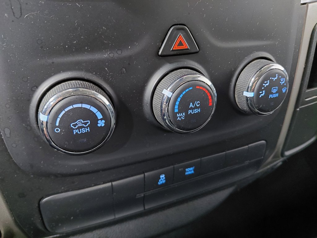 Used 2019 RAM 1500 Classic SLT AWD/4WD image 30