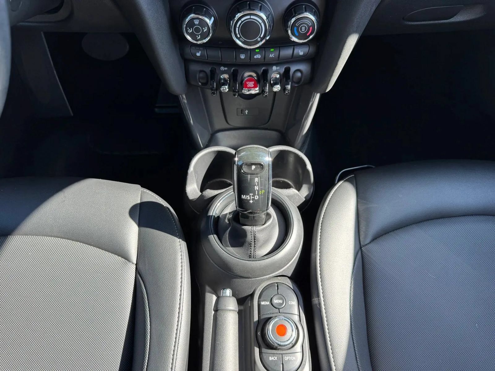Used 2021 MINI Cooper 2-Door Hardtop FWD image 16