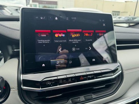 Used 2024 Jeep Compass Limited image 16