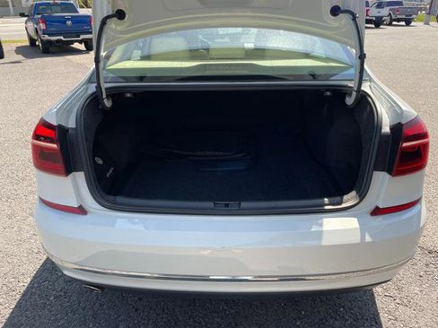 Used 2018 Volkswagen Passat 2.0T SE FWD image 28
