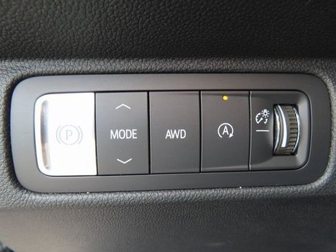 Used 2025 Chevrolet Traverse LT AWD/4WD image 28