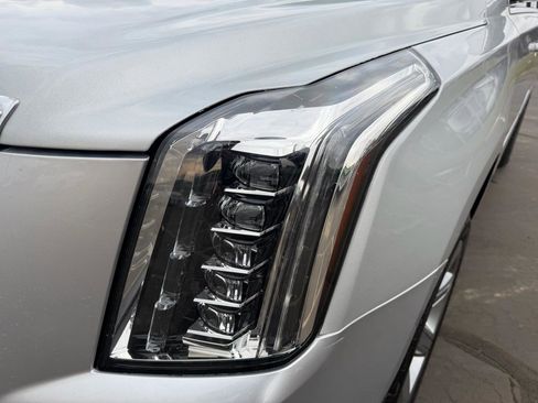 Used 2019 Cadillac Escalade ESV Premium Luxury image 15