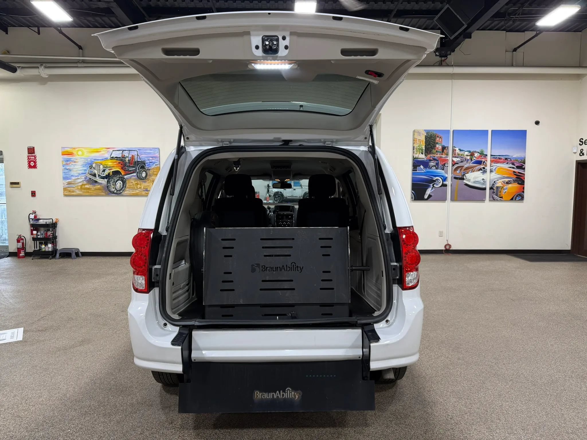 Used 2018 Dodge Grand Caravan SE FWD image 45