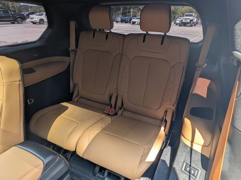 Used 2024 Jeep Grand Cherokee L Summit w/ High Altitude Package AWD/4WD image 19