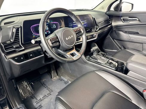 Used 2025 Kia Sportage EX image 9