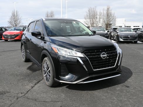 Certified 2023 Nissan Kicks SV image 2