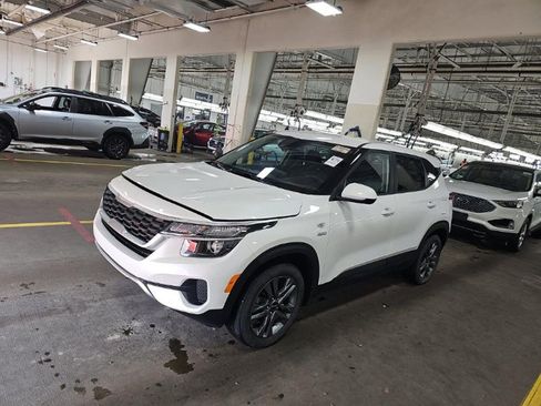 Used 2023 Kia Seltos LX image 2