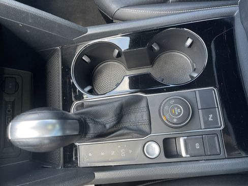 Used 2020 Volkswagen Atlas Cross Sport SEL image 26