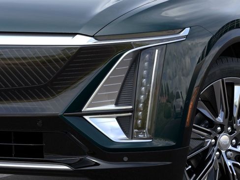 New 2026 Cadillac Lyriq Signature Luxury AWD/4WD image 10