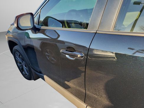 Used 2022 Toyota RAV4 XLE Premium image 11