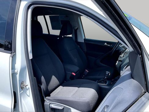 Used 2017 Volkswagen Tiguan Limited FWD image 8