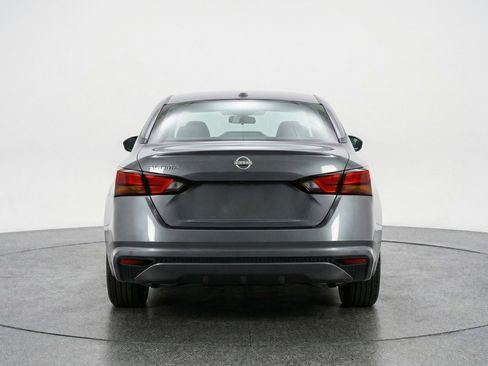 Used 2025 Nissan Altima 2.5 SV FWD image 7