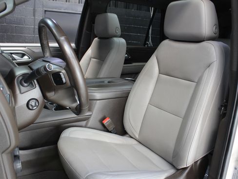 Used 2021 Chevrolet Tahoe LT w/ LT Signature Package image 33