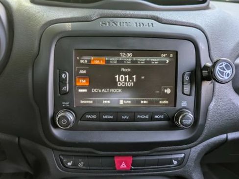 Used 2016 Jeep Renegade Trailhawk w/ Premium Trailhawk Package AWD/4WD image 32