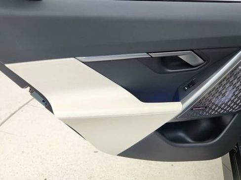 Used 2024 BMW 530i image 32