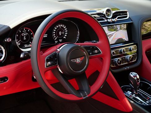 Used 2024 Bentley Bentayga Extended Wheelbase image 11