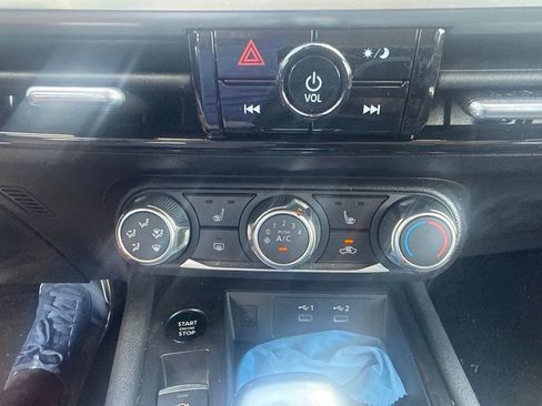 Certified 2025 Nissan Kicks SV w/ SV Premium Package FWD image 19