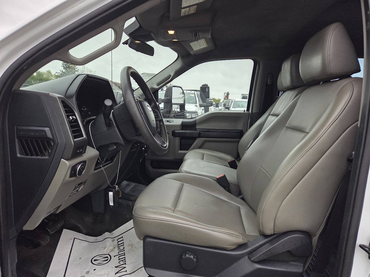 Used 2022 Ford F550 4x4 Crew Cab Super Duty w/ Power Equipment Group image 11